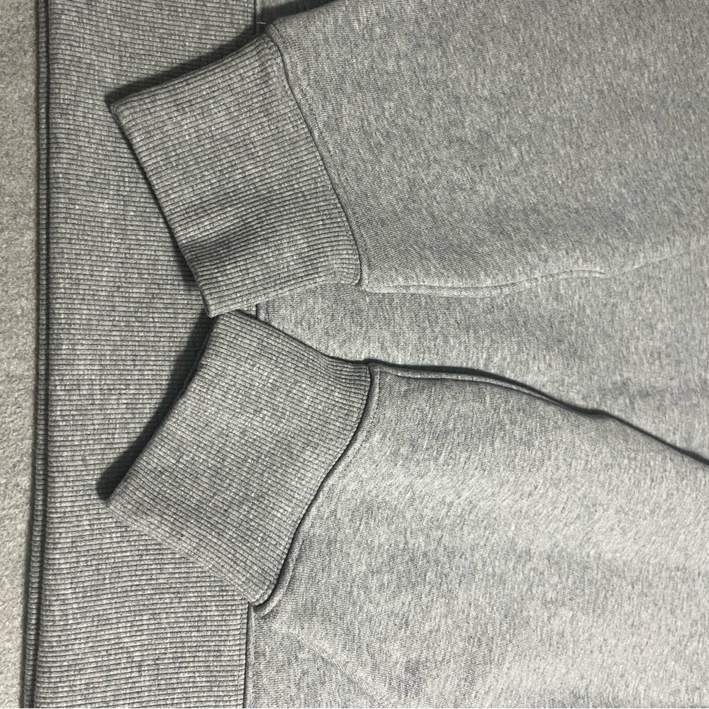 Everlane The Re track Oversized Crew Sweatshirt in Heather grey. - Picture 6 of 10